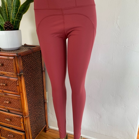 Lululemon yoga pants size 8 - Picture 5 of 6